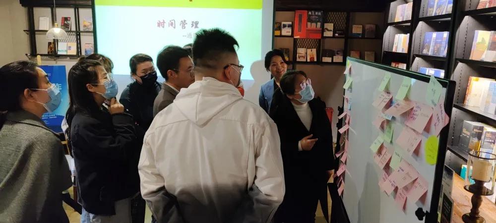 兼职导演编剧如何高效管理时间与创意事业