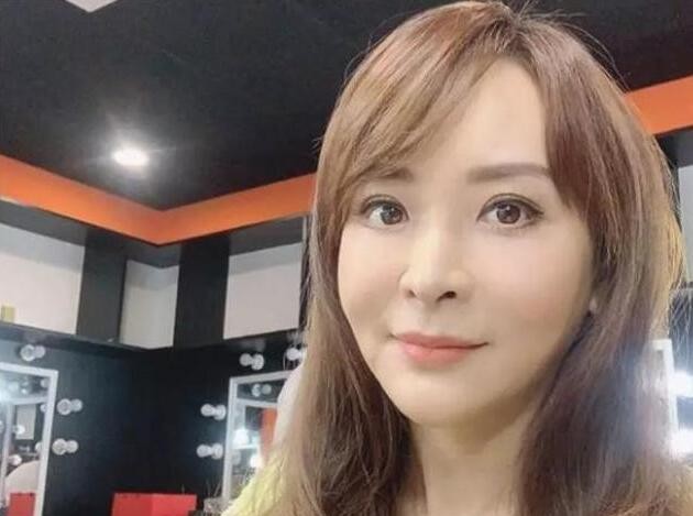 兼职白无常后我红了依萍这是为什么这么火