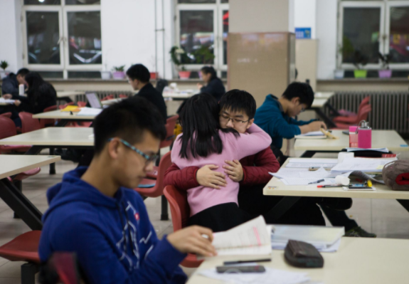 大港大学城女生兼职机会多吗女生们要注意安全。